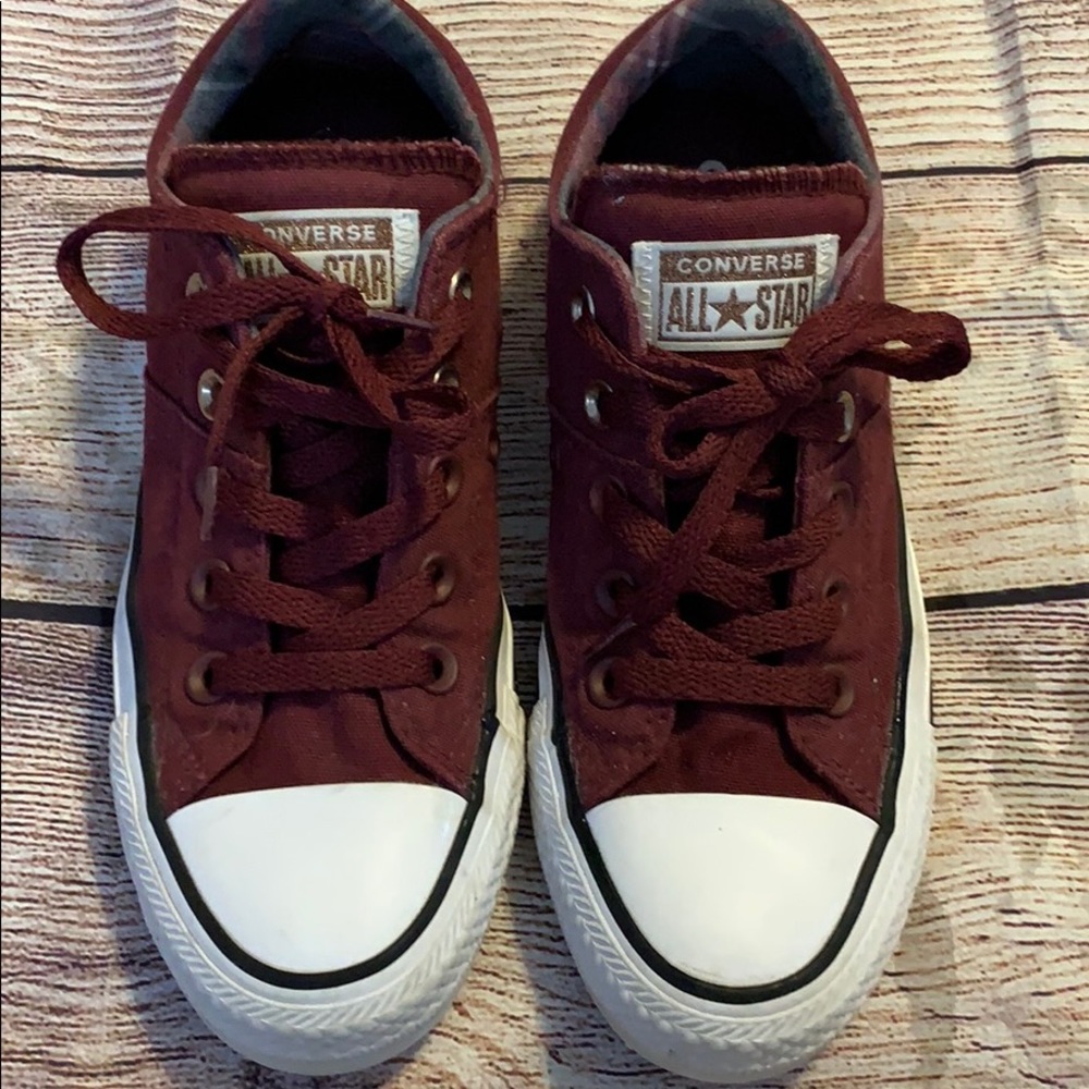 Girls maroon converse size 5